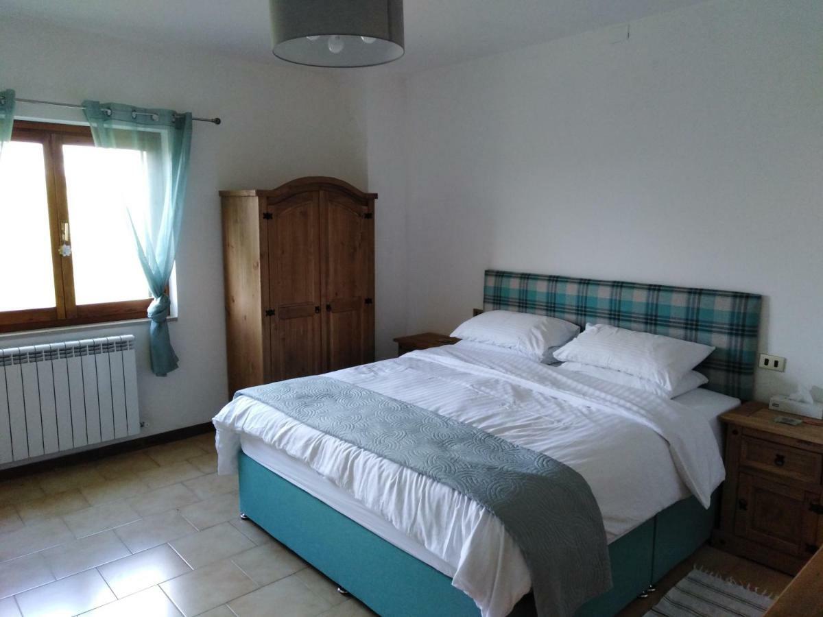 Casa Umbria Apartment Губио Екстериор снимка